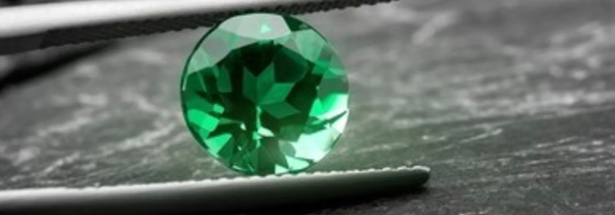 Is wearing emerald auspicious or not? Find out