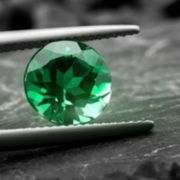 Is wearing emerald auspicious or not? Find out